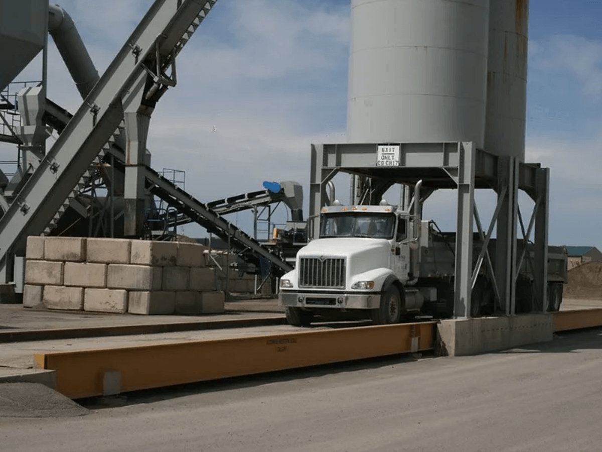 side-rail-truck-image-2.png